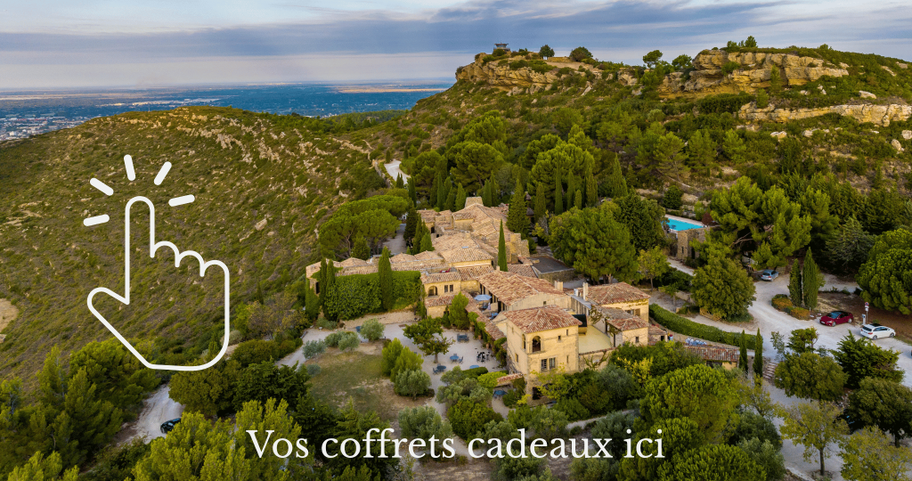 Facade vue Abbaye de siante croix salon de provence