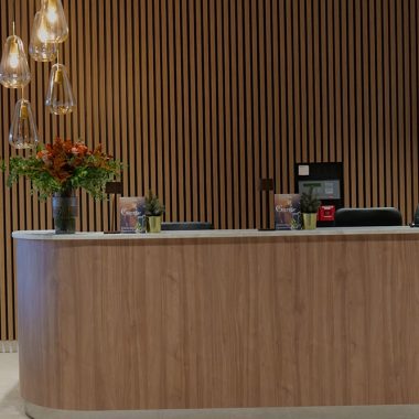 Réception-1-min Réception garrigae 4 étoiles hôtel Caserne de Briançon