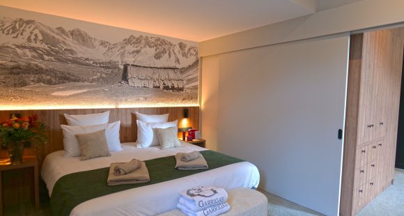 chambre suite de l'hôtel garrigae caserne de briancon