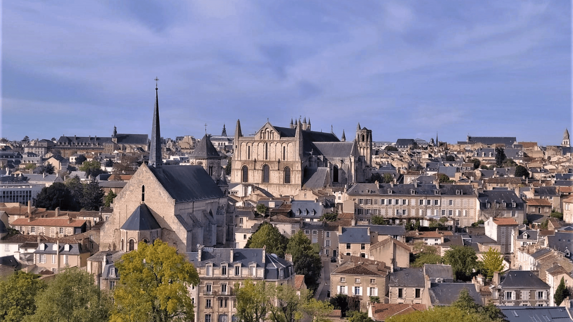 centre historique de poitiers
